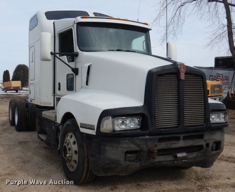 image for item IM9753 2005 Kenworth T600  semi truck