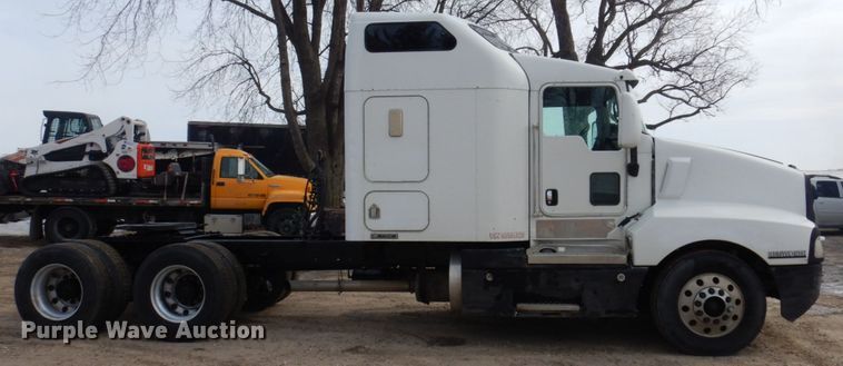 image for item IM9753 2005 Kenworth T600  semi truck