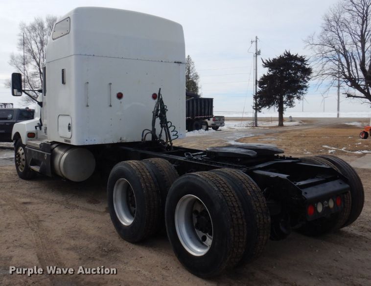 image for item IM9753 2005 Kenworth T600  semi truck