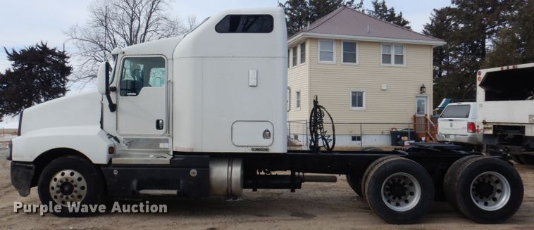 image for item IM9753 2005 Kenworth T600  semi truck