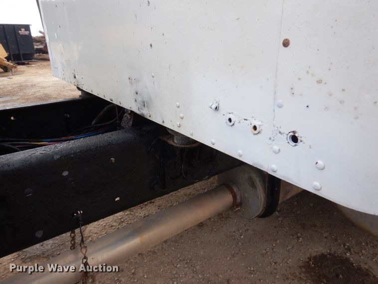 image for item IM9753 2005 Kenworth T600  semi truck