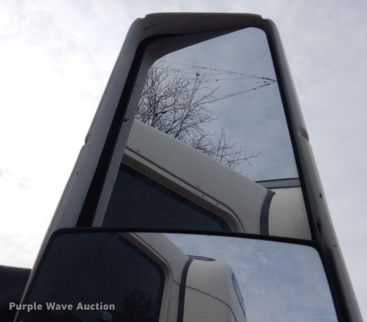 image for item IM9753 2005 Kenworth T600  semi truck