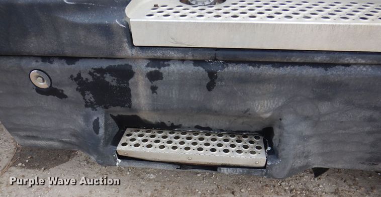 image for item IM9753 2005 Kenworth T600  semi truck