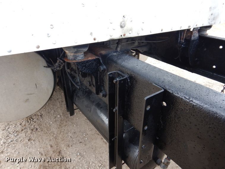 image for item IM9753 2005 Kenworth T600  semi truck