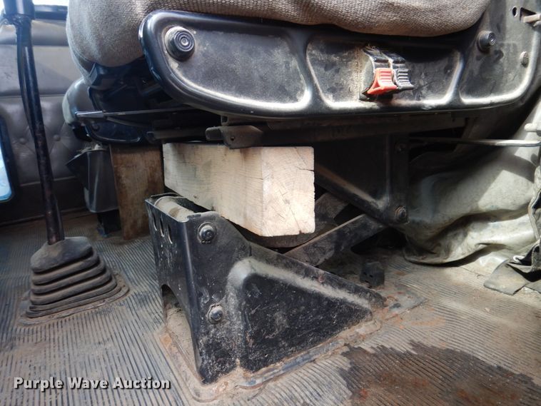 image for item IM9753 2005 Kenworth T600  semi truck