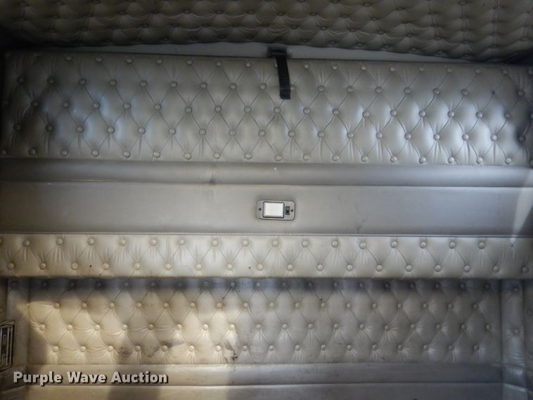 image for item IM9753 2005 Kenworth T600  semi truck