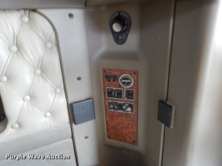 image for item IM9753 2005 Kenworth T600  semi truck