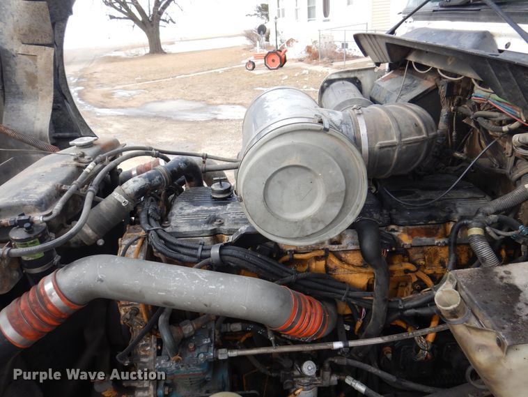 image for item IM9753 2005 Kenworth T600  semi truck