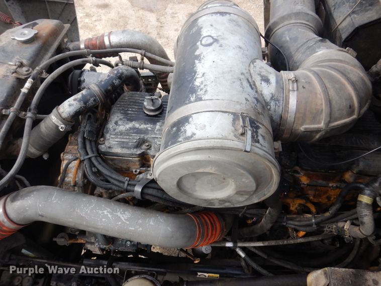 image for item IM9753 2005 Kenworth T600  semi truck