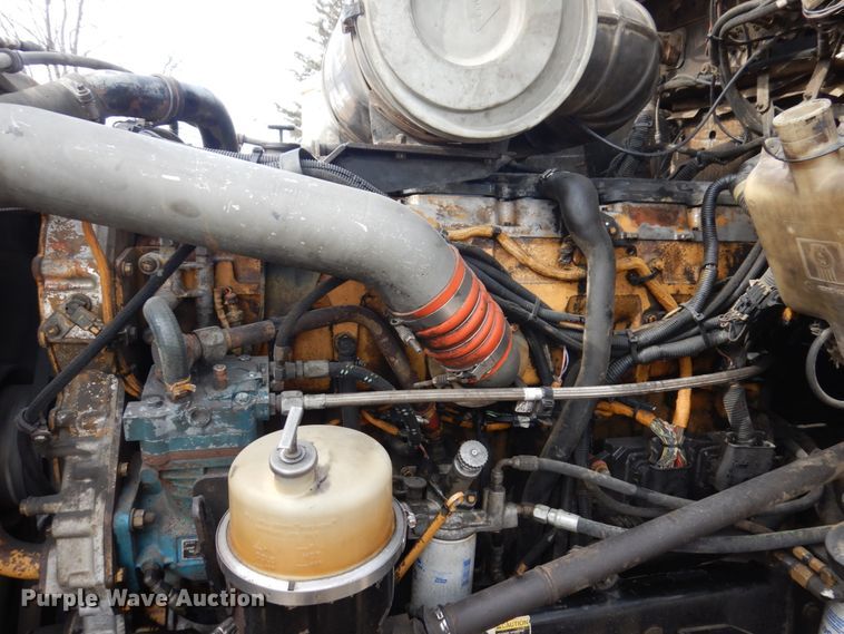 image for item IM9753 2005 Kenworth T600  semi truck