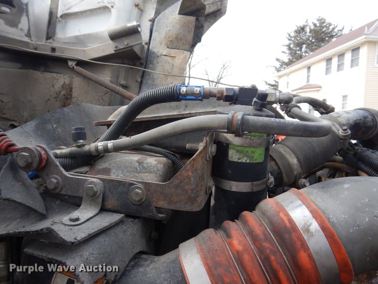 image for item IM9753 2005 Kenworth T600  semi truck