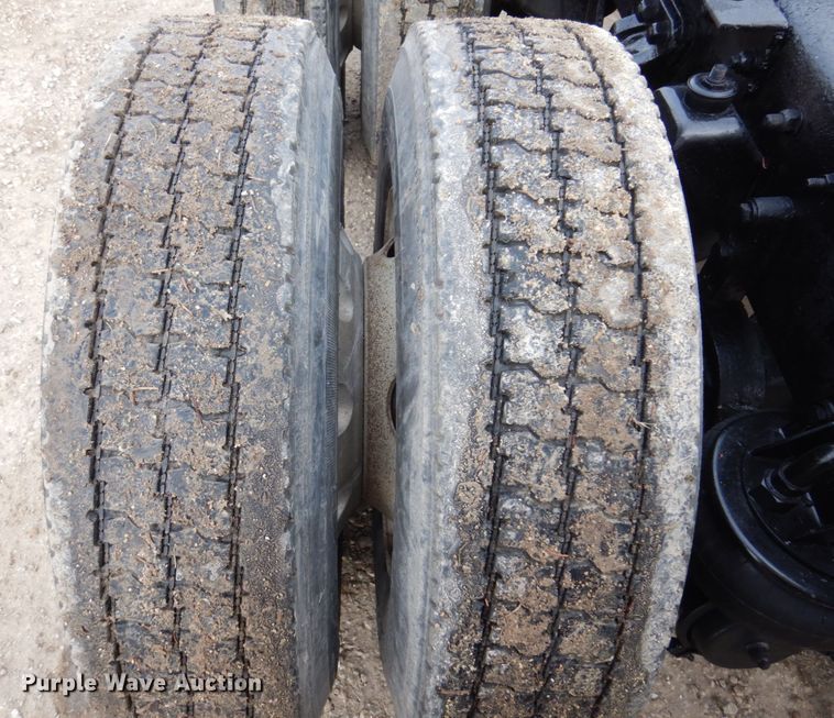 image for item IM9753 2005 Kenworth T600  semi truck