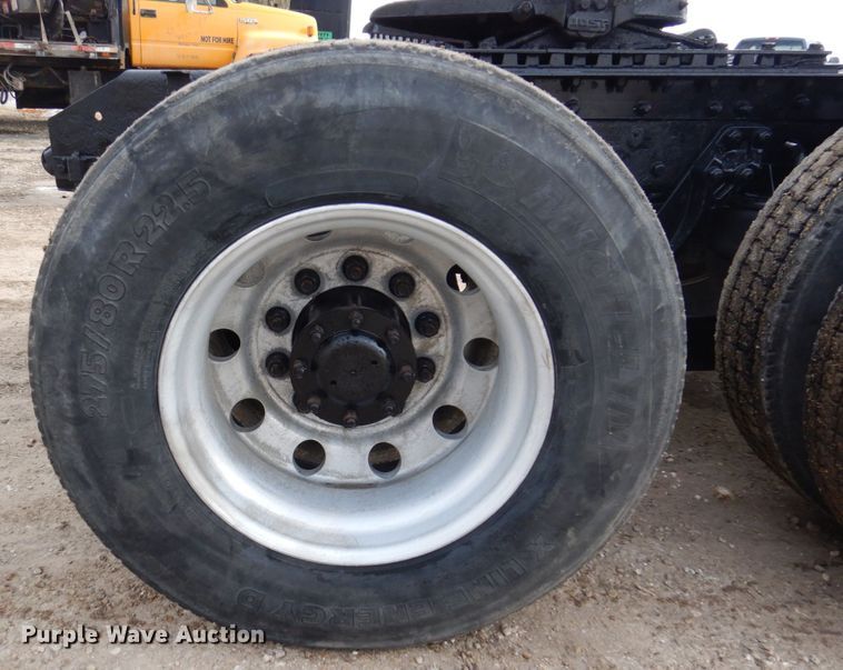 image for item IM9753 2005 Kenworth T600  semi truck