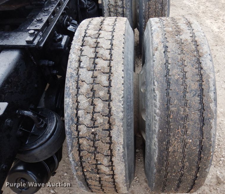 image for item IM9753 2005 Kenworth T600  semi truck