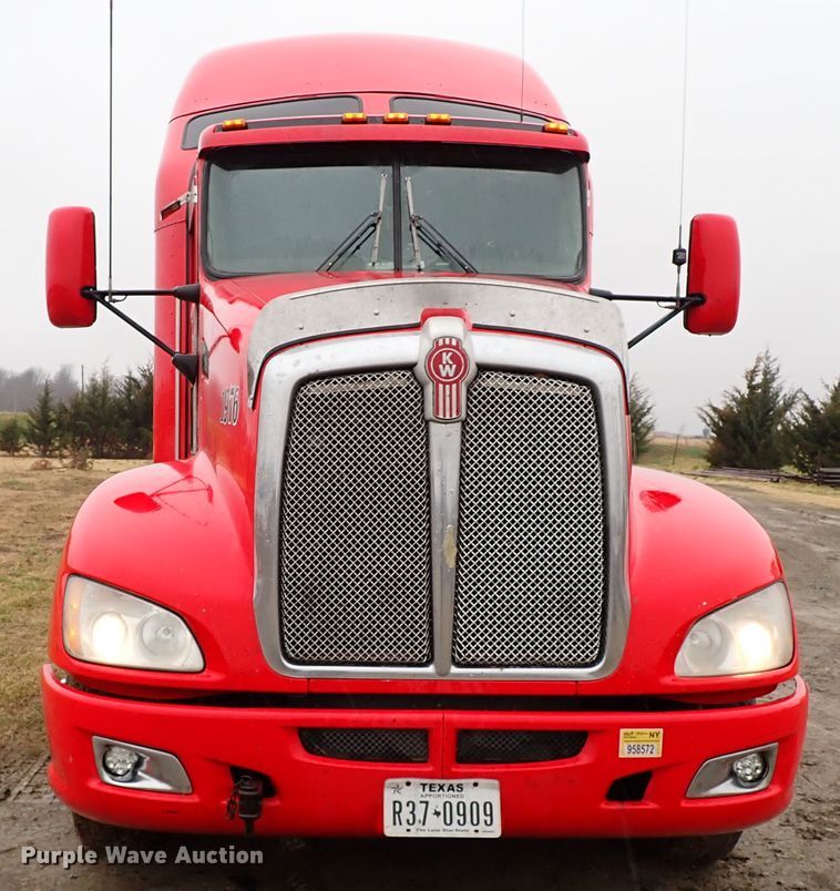 image for item IS9315 2014 Kenworth T660  semi truck