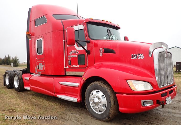 image for item IS9315 2014 Kenworth T660  semi truck