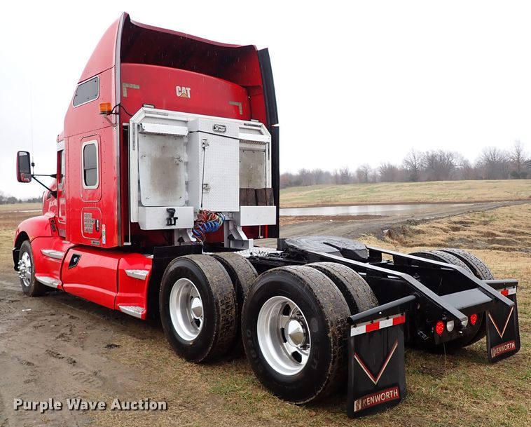 image for item IS9315 2014 Kenworth T660  semi truck