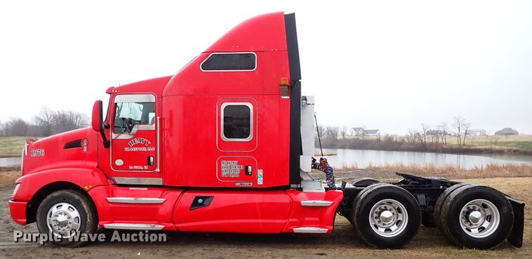 image for item IS9315 2014 Kenworth T660  semi truck