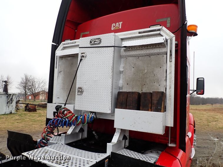 image for item IS9315 2014 Kenworth T660  semi truck