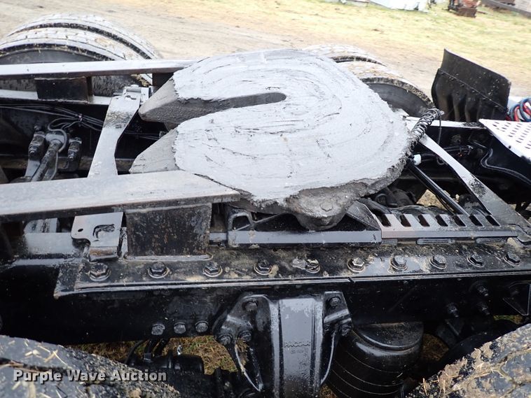 image for item IS9315 2014 Kenworth T660  semi truck