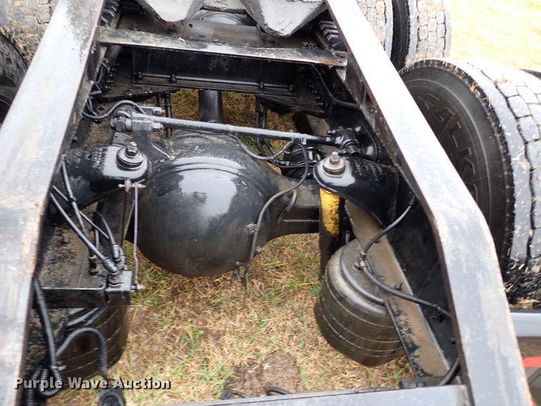 image for item IS9315 2014 Kenworth T660  semi truck