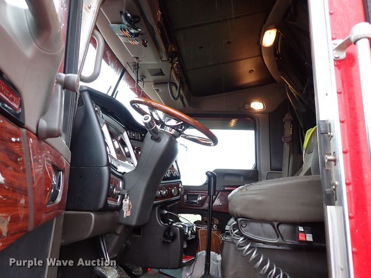 image for item IS9315 2014 Kenworth T660  semi truck