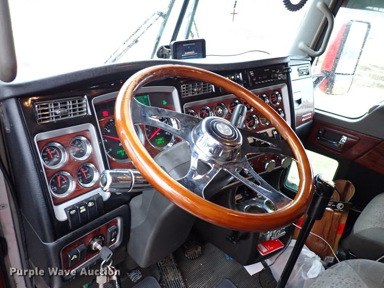 image for item IS9315 2014 Kenworth T660  semi truck