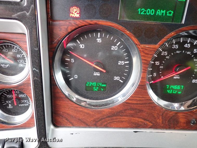 image for item IS9315 2014 Kenworth T660  semi truck