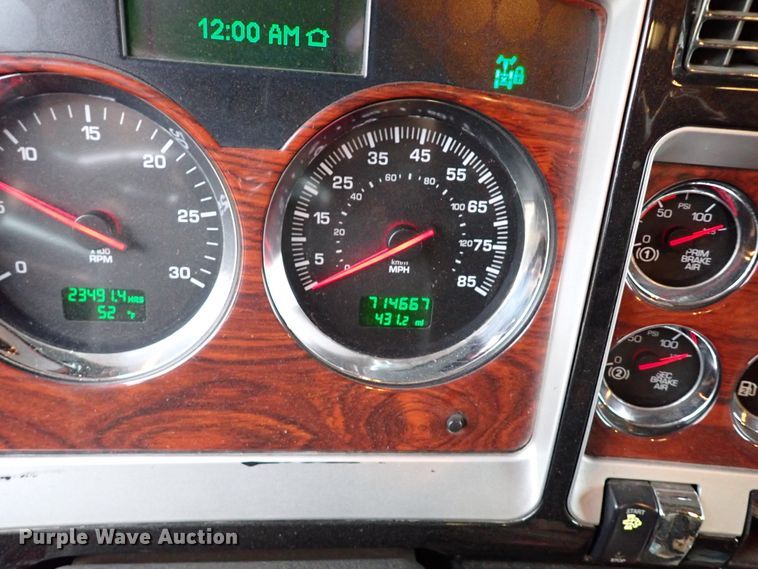 image for item IS9315 2014 Kenworth T660  semi truck