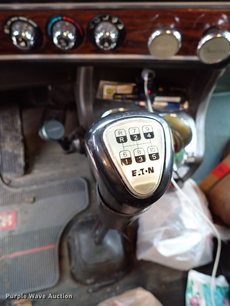 image for item IS9315 2014 Kenworth T660  semi truck