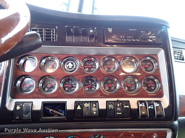 image for item IS9315 2014 Kenworth T660  semi truck