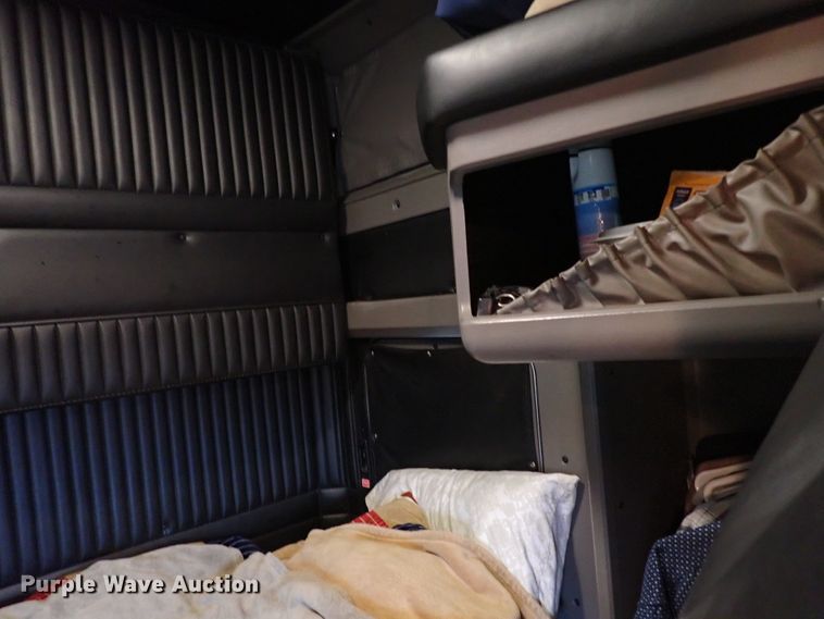 image for item IS9315 2014 Kenworth T660  semi truck