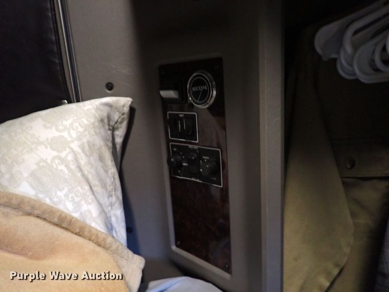 image for item IS9315 2014 Kenworth T660  semi truck