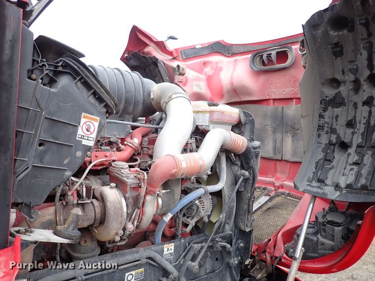 image for item IS9315 2014 Kenworth T660  semi truck