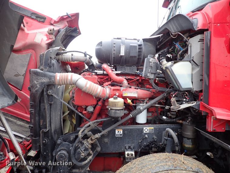 image for item IS9315 2014 Kenworth T660  semi truck