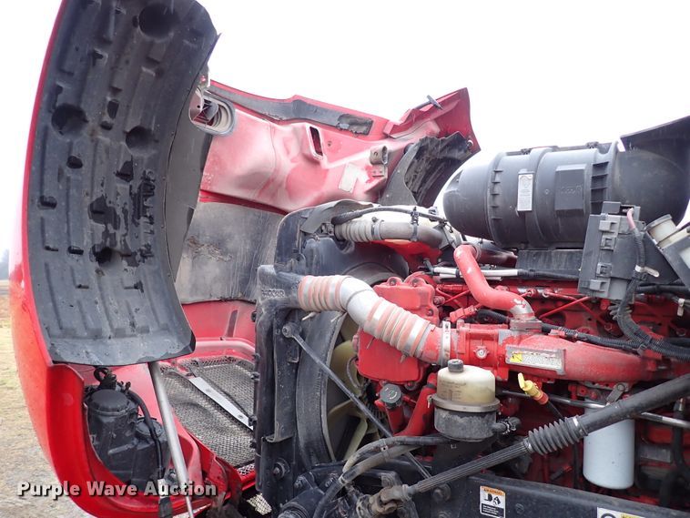 image for item IS9315 2014 Kenworth T660  semi truck