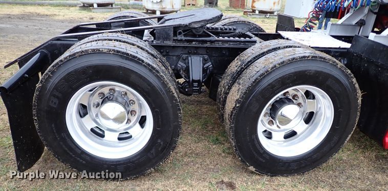 image for item IS9315 2014 Kenworth T660  semi truck