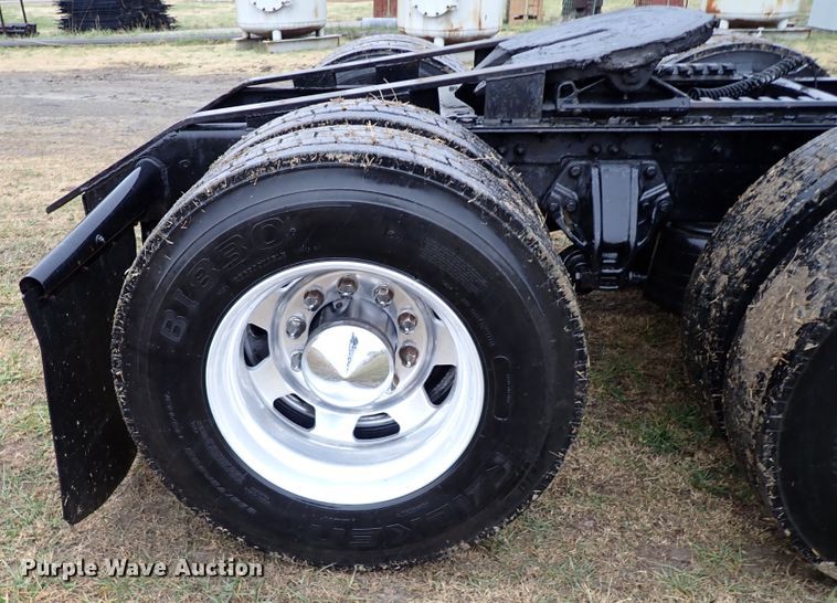 image for item IS9315 2014 Kenworth T660  semi truck