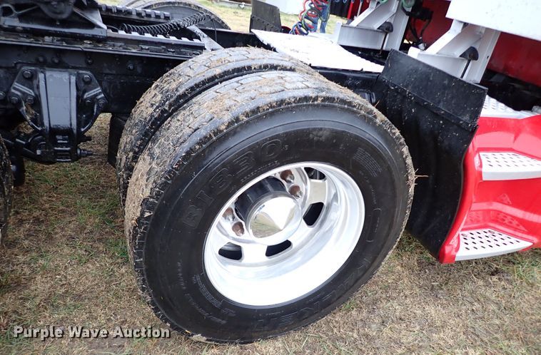 image for item IS9315 2014 Kenworth T660  semi truck