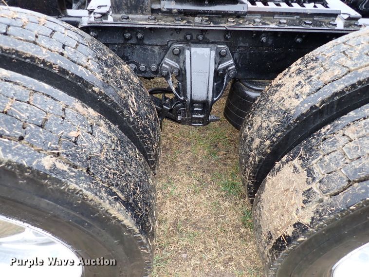 image for item IS9315 2014 Kenworth T660  semi truck