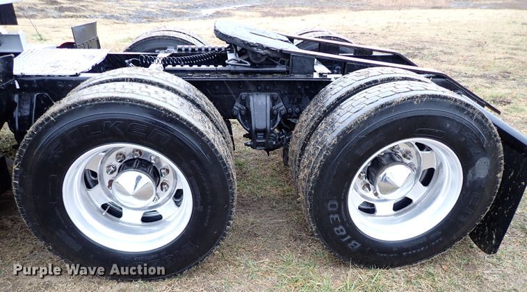 image for item IS9315 2014 Kenworth T660  semi truck