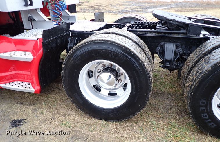 image for item IS9315 2014 Kenworth T660  semi truck