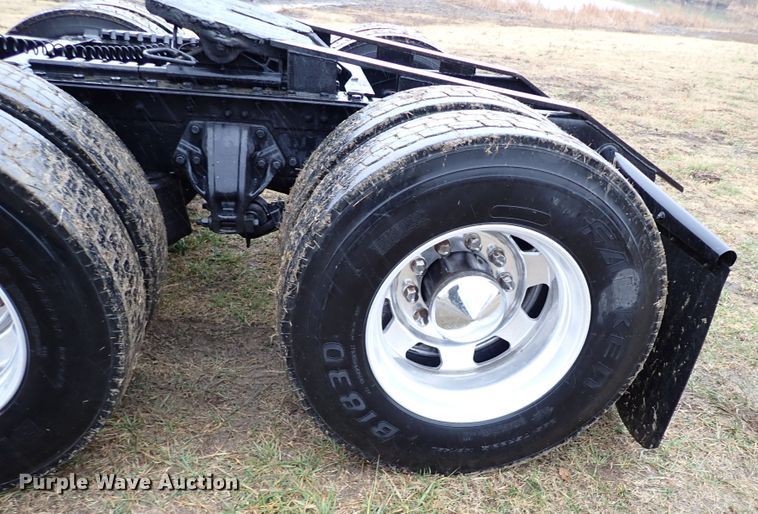 image for item IS9315 2014 Kenworth T660  semi truck