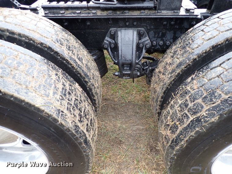 image for item IS9315 2014 Kenworth T660  semi truck