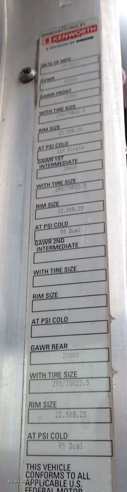 image for item IS9315 2014 Kenworth T660  semi truck