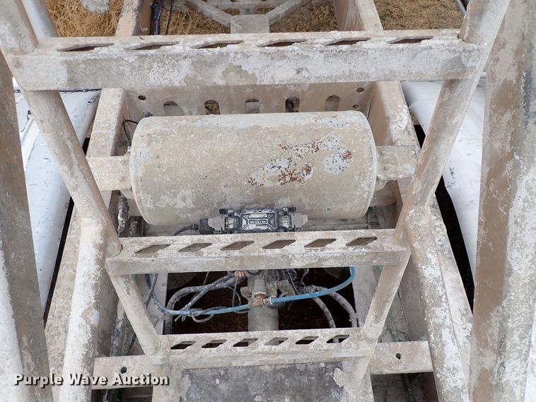 image for item IS9396 2001 Vantage UT  pneumatic dry bulk trailer