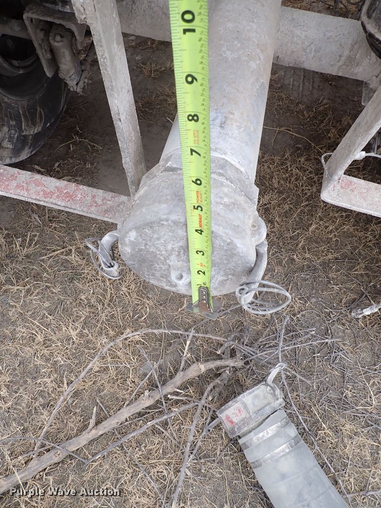 image for item IS9396 2001 Vantage UT  pneumatic dry bulk trailer