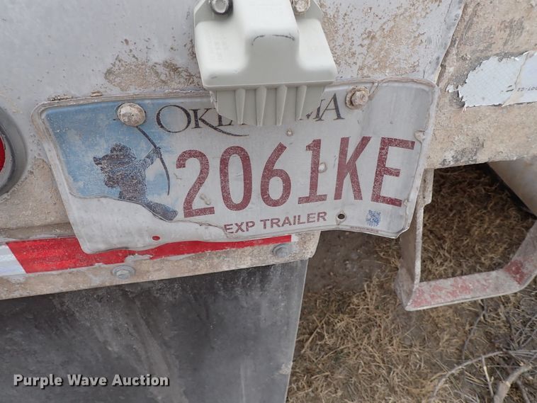 image for item IS9396 2001 Vantage UT  pneumatic dry bulk trailer