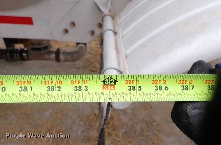 image for item IS9396 2001 Vantage UT  pneumatic dry bulk trailer