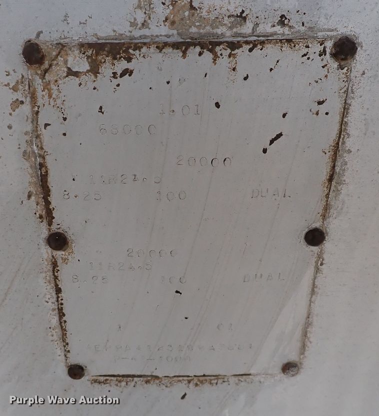 image for item IS9396 2001 Vantage UT  pneumatic dry bulk trailer